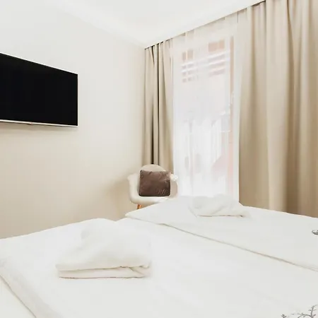 Stunning 2 Bedroom & Motlawa River View In By Renters Apartmán Gdaňsk