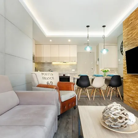 Stunning 2 Bedroom & Motlawa River View In By Renters Apartmán Gdaňsk