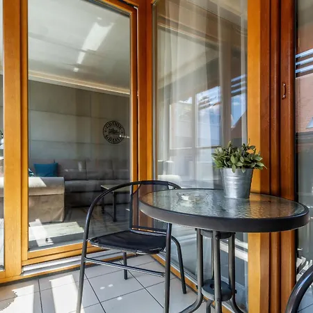 Stunning 2 Bedroom & Motlawa River View In By Renters 아파트